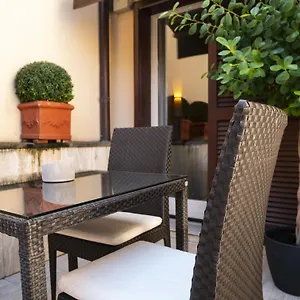 Intown Luxury House Pensión